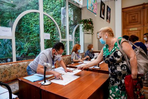 �� 10.00 � ���� ������������� 48, 99 % ��������� �����������